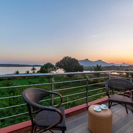 Luna Villa By Stayvista - Lakeside Charm With Terrace, Lush Lawn & Modern Decor Nashik Exterior foto