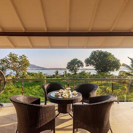 Luna Villa By Stayvista - Lakeside Charm With Terrace, Lush Lawn & Modern Decor Nashik Exterior foto