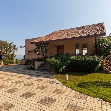 Luna Villa By Stayvista - Lakeside Charm With Terrace, Lush Lawn & Modern Decor Nashik Exterior foto